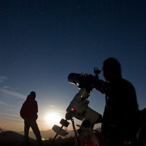 Amateur Astronomers Chase a Comet
