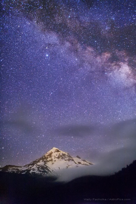 The Galaxy above Mount Hood