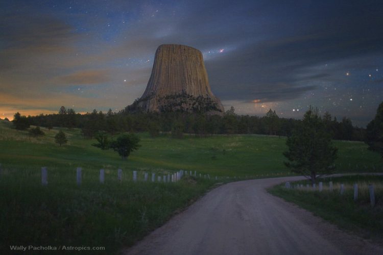 Night at Devils Tower