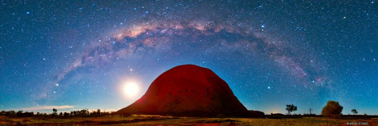 Uluru Moonset