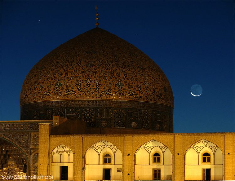 Crescent moon over Naghsh-e Jahan_Square