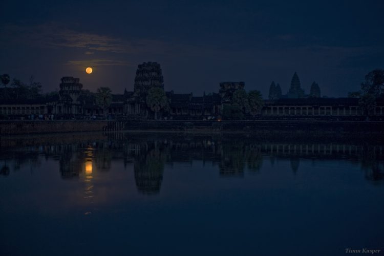 Moonrise above Angkor Wat