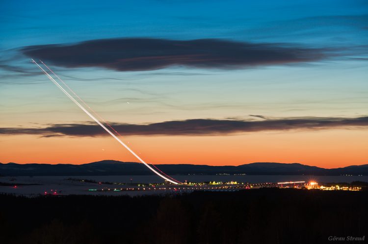 Flying Between Jupiter and Mercury