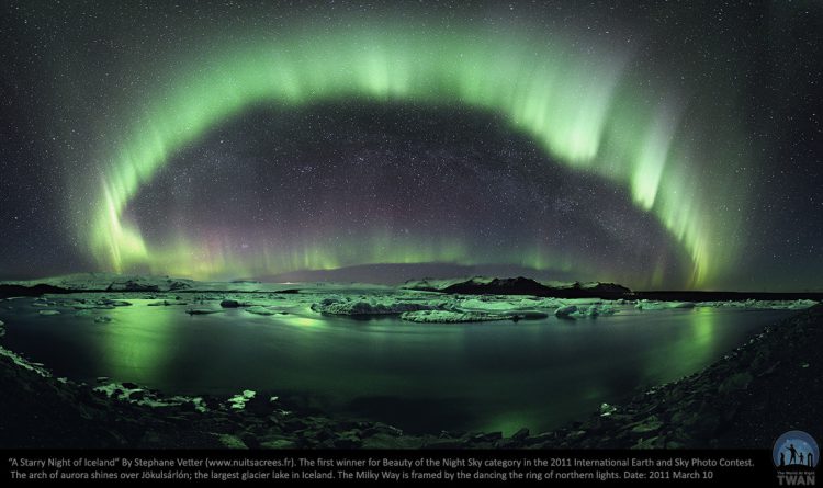 A Starry Night of Iceland