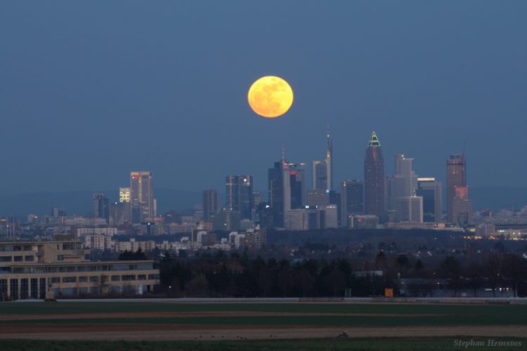 Perigee Full Moon over Frankfurt