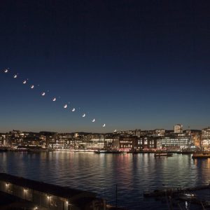Moonset in Oslo