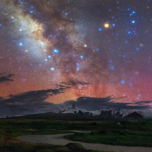 Peak Gangpengqing Under the Starry Sky