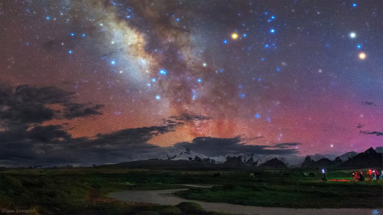 Peak Gangpengqing Under the Starry Sky