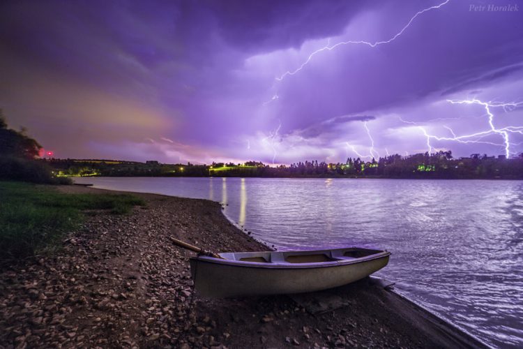 Wild Flashing over the Sec Reservoir