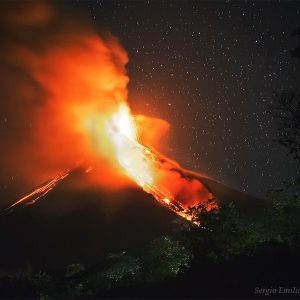 Erupting Volcán de Fuego