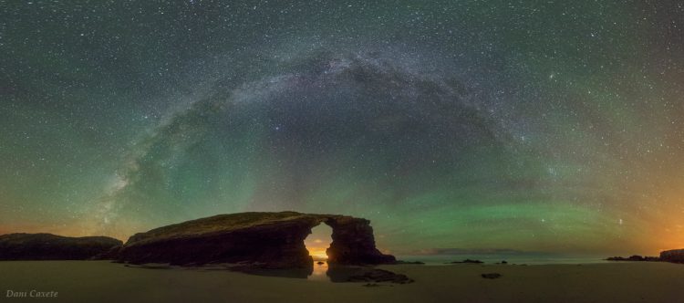 Airglow over Catedrais Beach