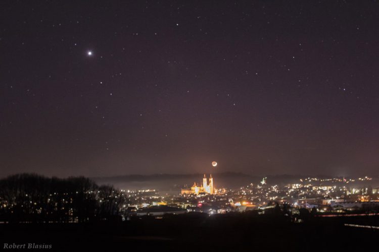 Venus and Moon on New Year`s Eve