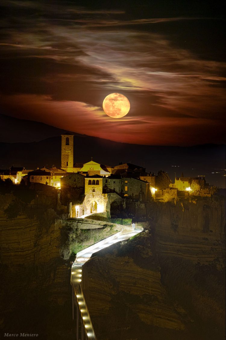 Civita di Bagnoregio Moonrise (HDR)
