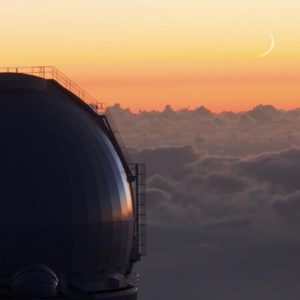 Setting Moon and William Herschel Telescope ᐉ