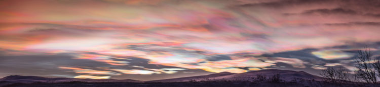 Red Snow of Nacreous Clouds