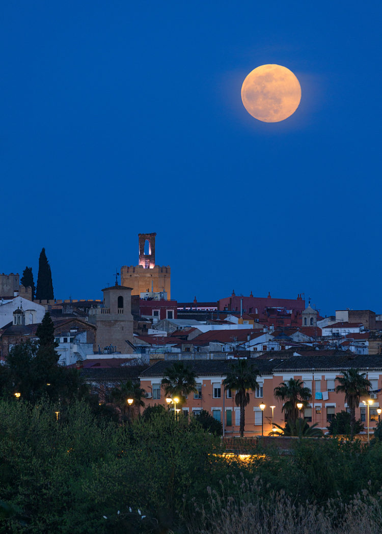 Full Moon in Badajoz