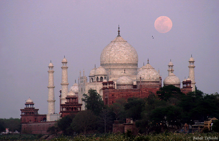 Taj Moon Rise