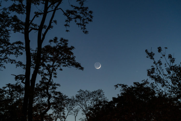 Crescent Moon, Earthshine, Mercury