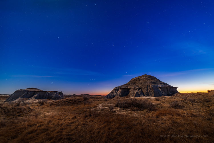 Winter Sky Setting at Dinosaur Park