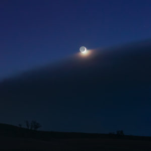 Alignment of the Earthshine Moon and Venus
