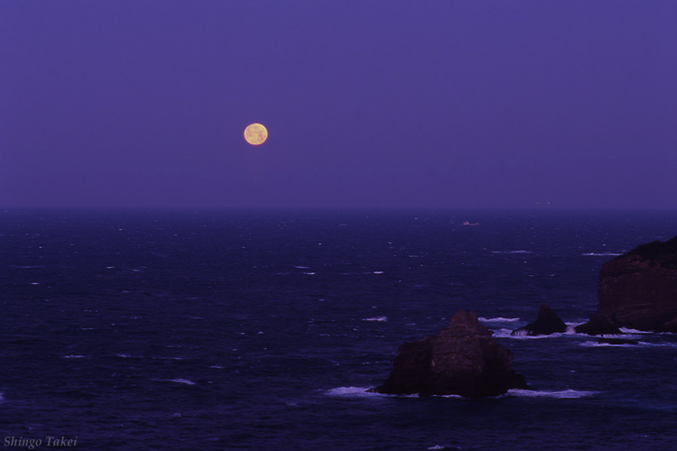 Pacific Moonset