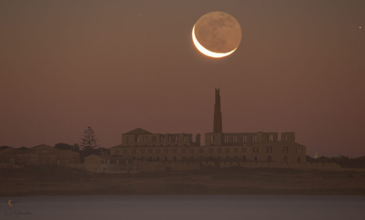 Last Earthshine Moon of 2021