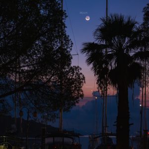 Rising of Crescent Moon and Venus