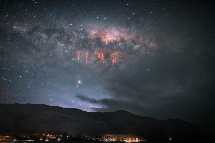 Red Sprites and Milky Way