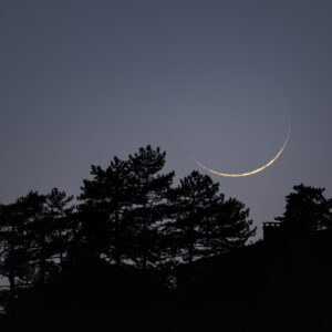A Very Thin Crescent Moom