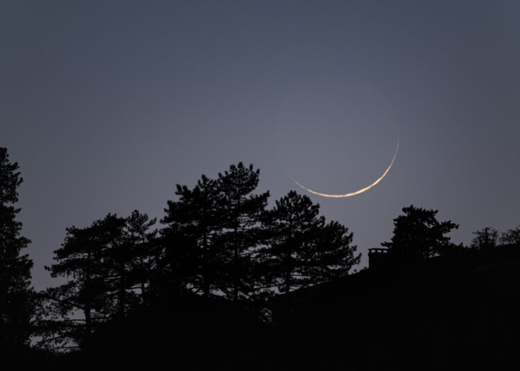 A Very Thin Crescent Moom