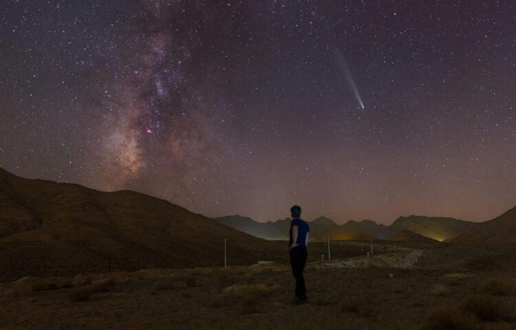 Comet Tsuchinshan-ATLAS and Milky Way