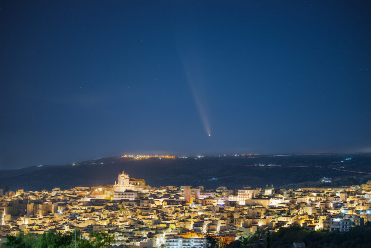 Comet Tsuchinshan-Atlas Shines Over Sicily