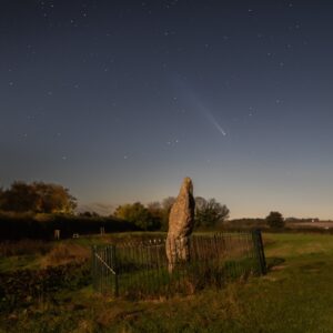 Comet Tsuchinshan–ATLAS and the King Stone