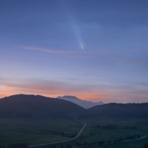 Tsuchinshan-ATLAS Between Day and Night