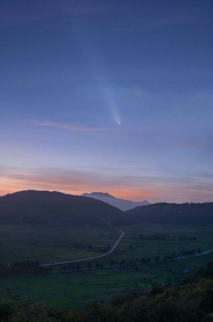 Tsuchinshan-ATLAS Between Day and Night