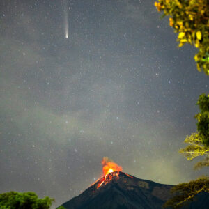 Tsuchinshan-Atlas Traveler Visiting the Volcano