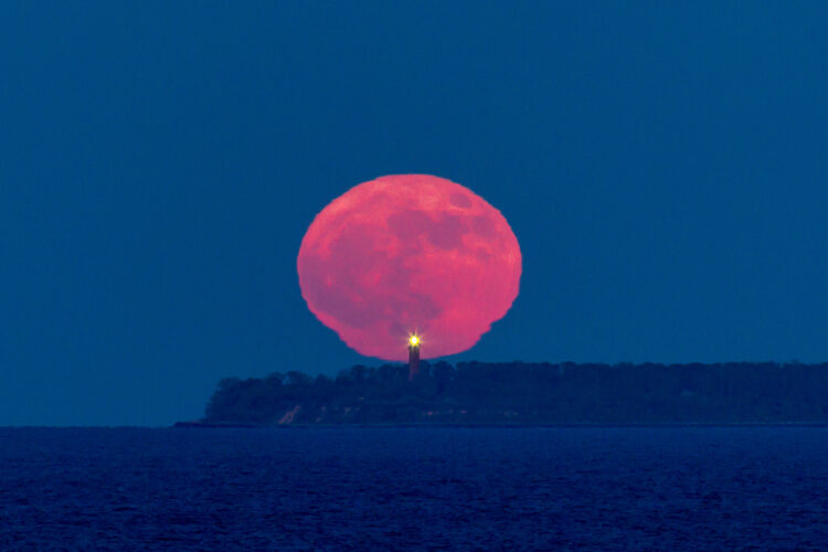 Full Moonrise