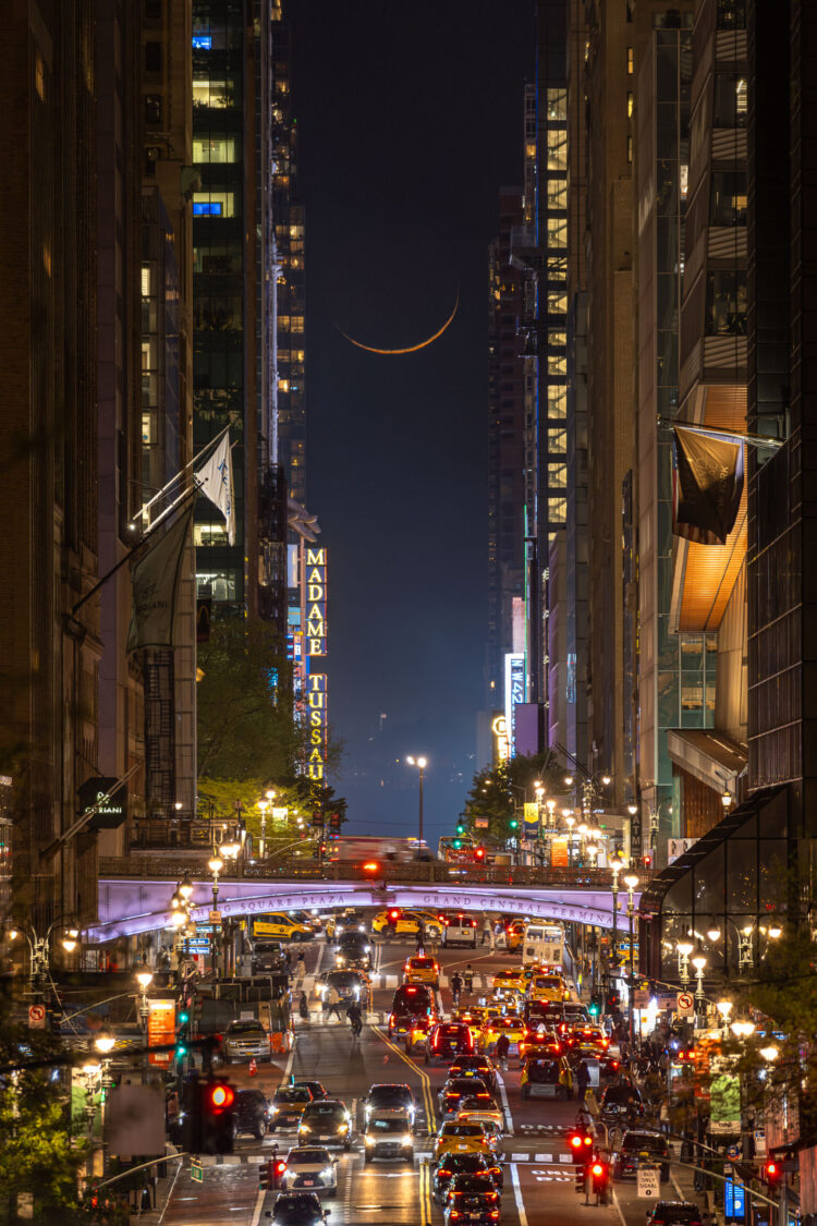 Moonhattanhenge