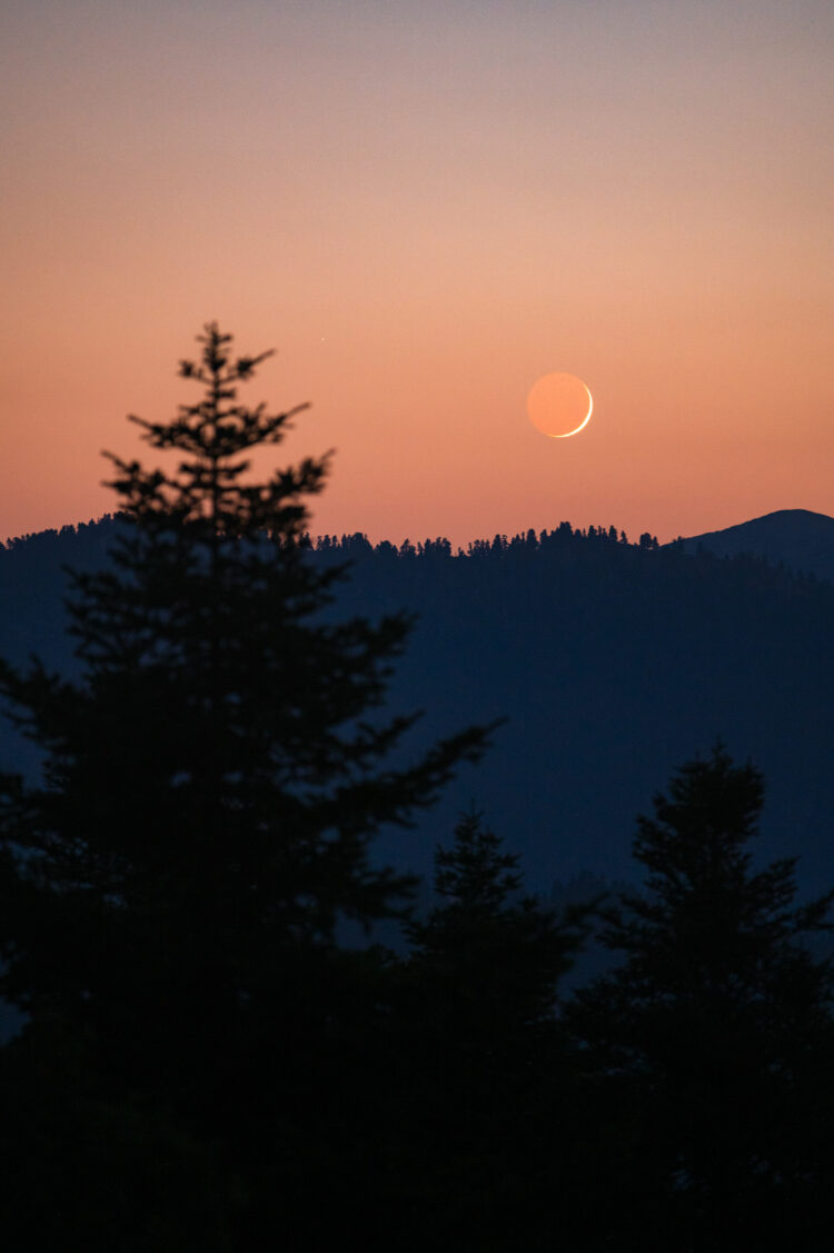 Crescent Moon and the Mount Panaitoliko