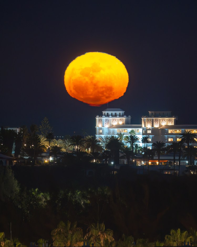 Full Moon Rising
