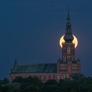 The Moon on a Roof