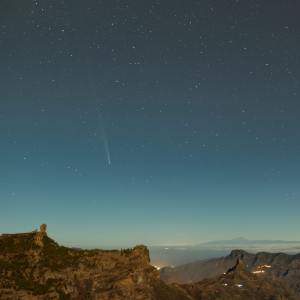 Comet Over Roque Nublo